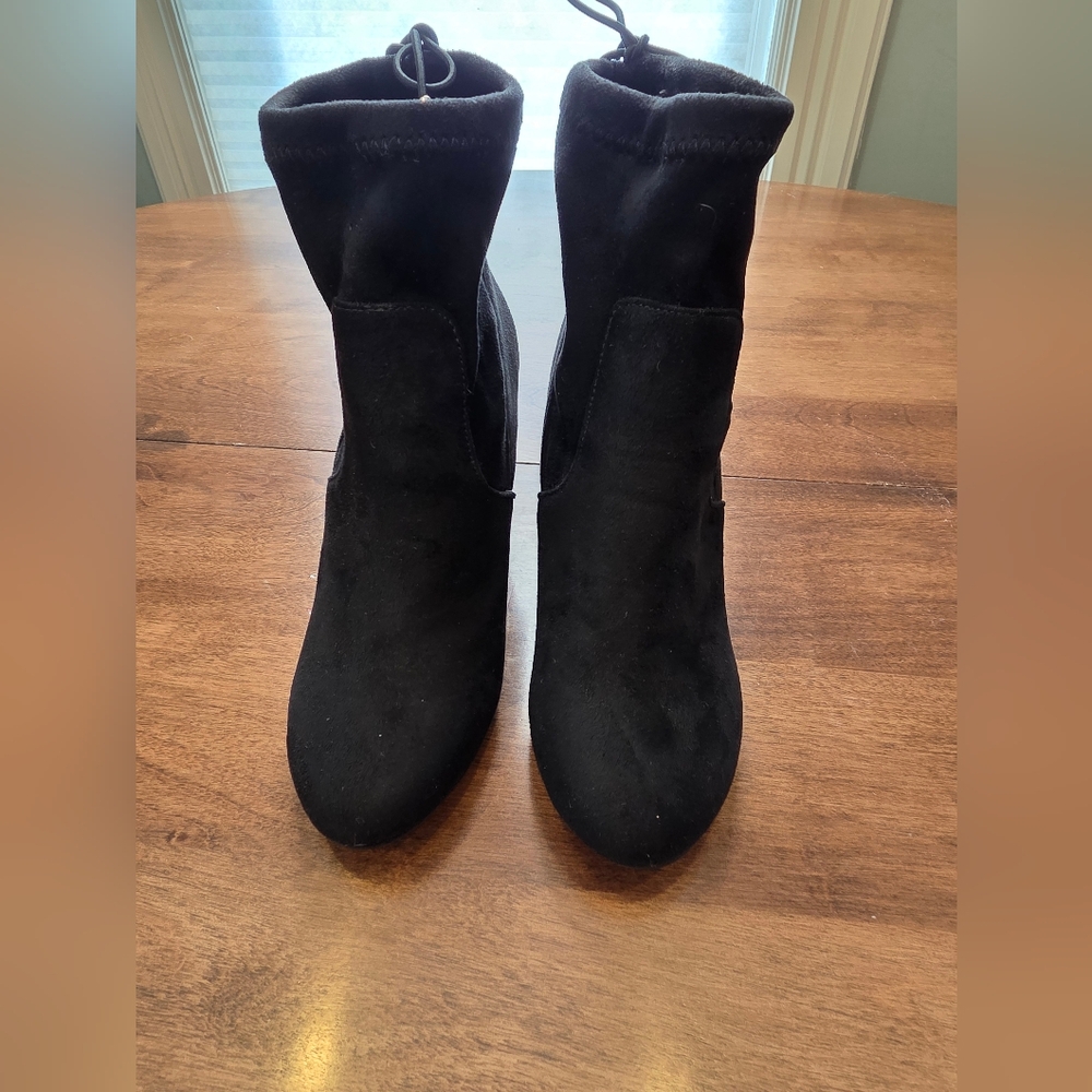 Nine West Black Ankle Bootie Size 5M